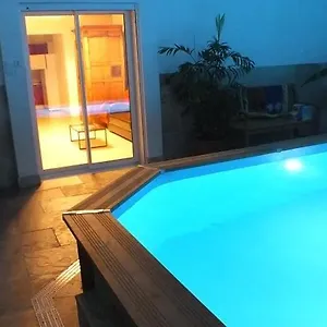  Hébergement de vacances La Petite Maison Sous Les Pins France